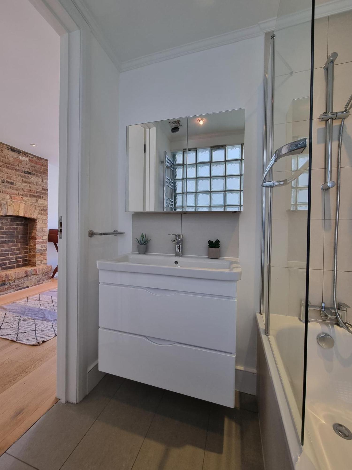 Hyde Park Mews *