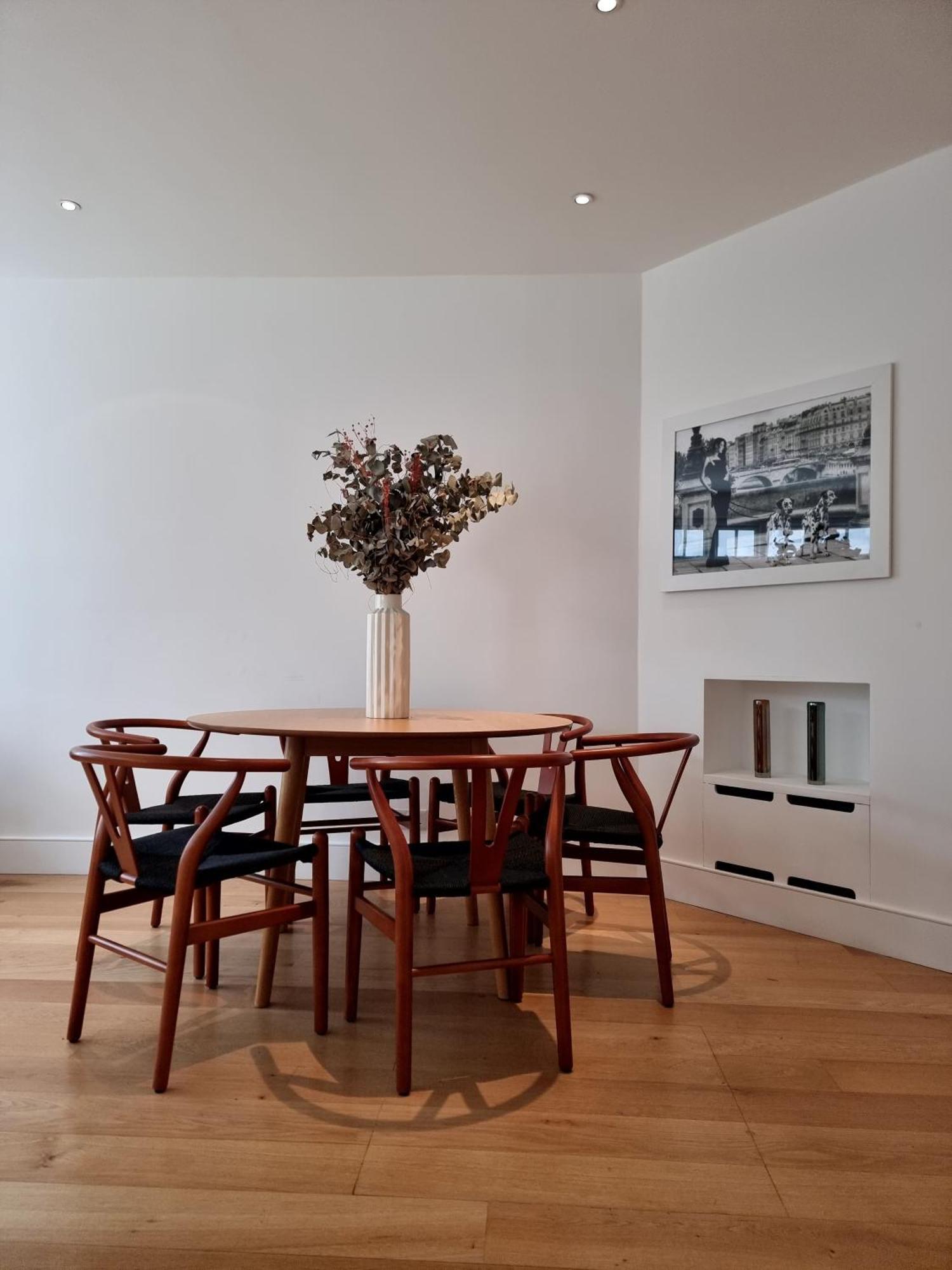 Hyde Park Mews *