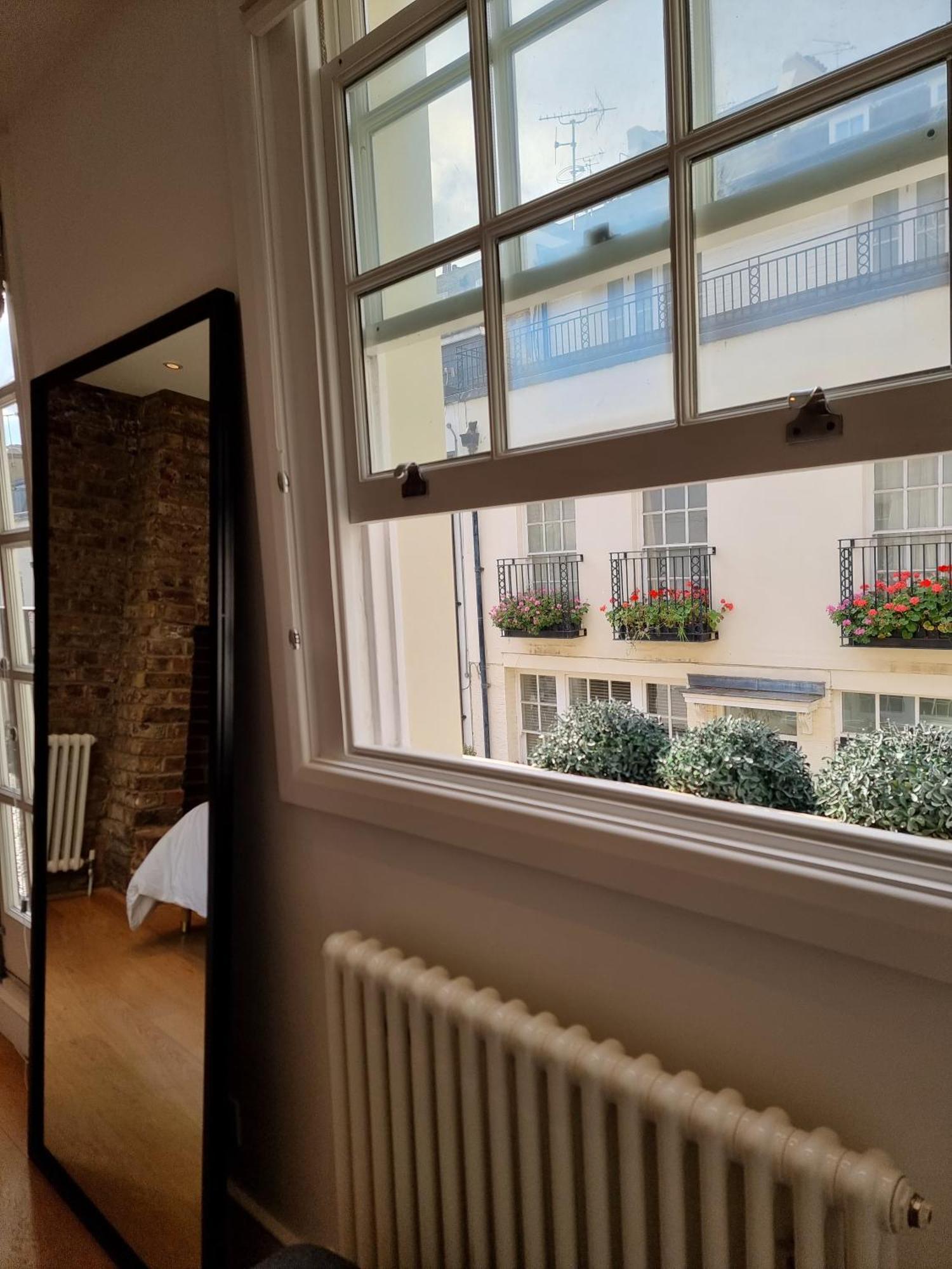 Hyde Park Mews