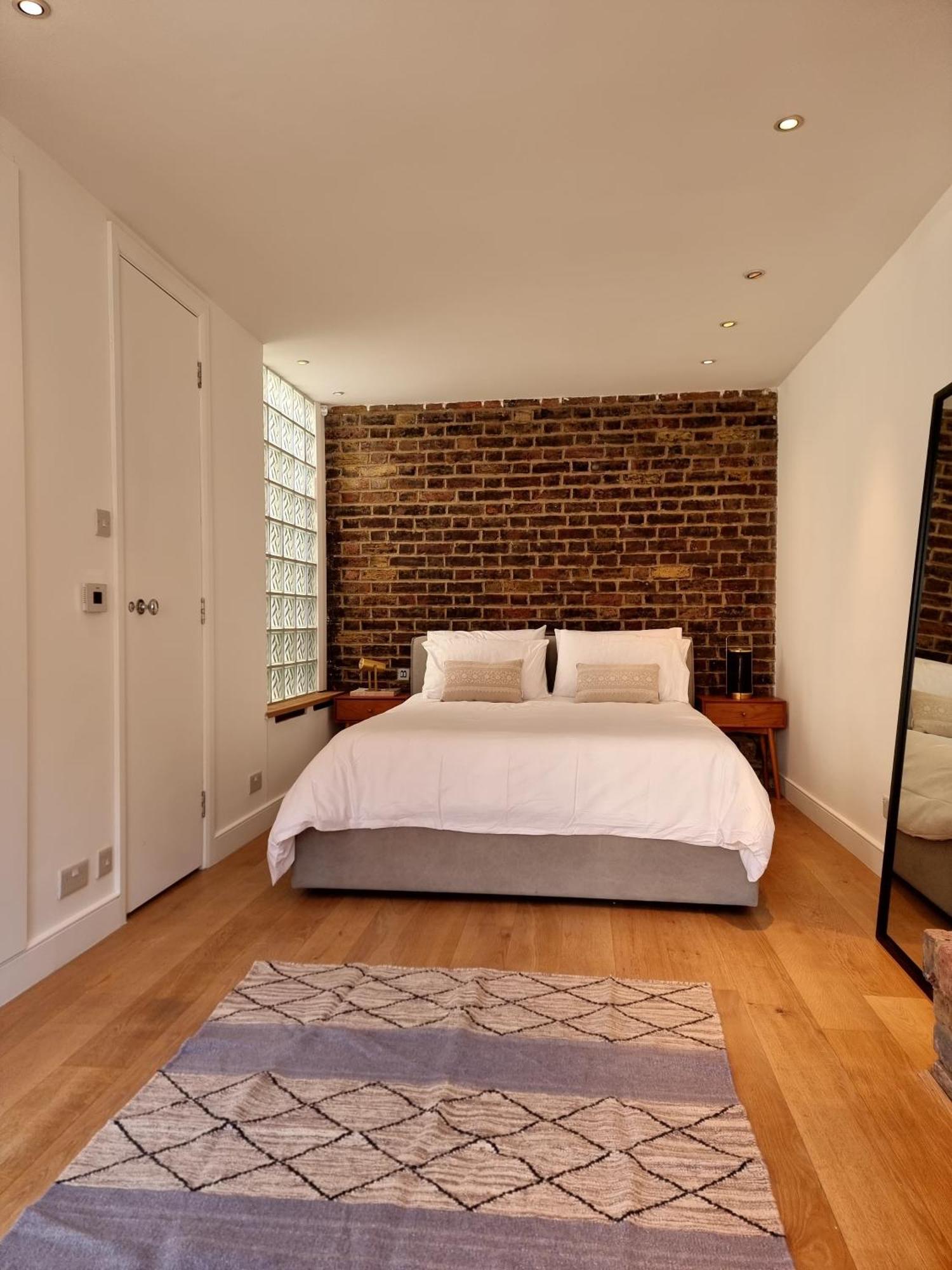 Hyde Park Mews