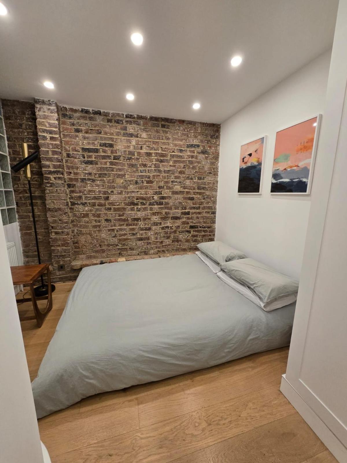 Hyde Park Mews * London
